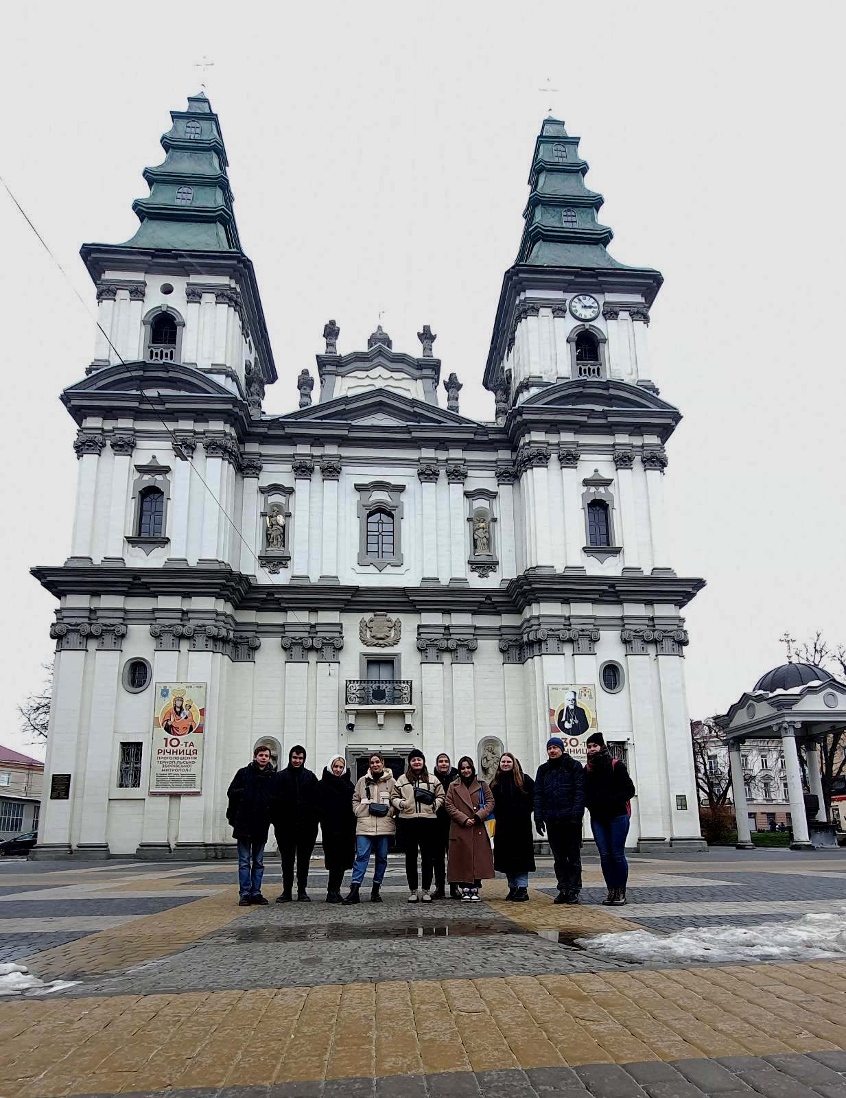 Після екскурсії в катедрі